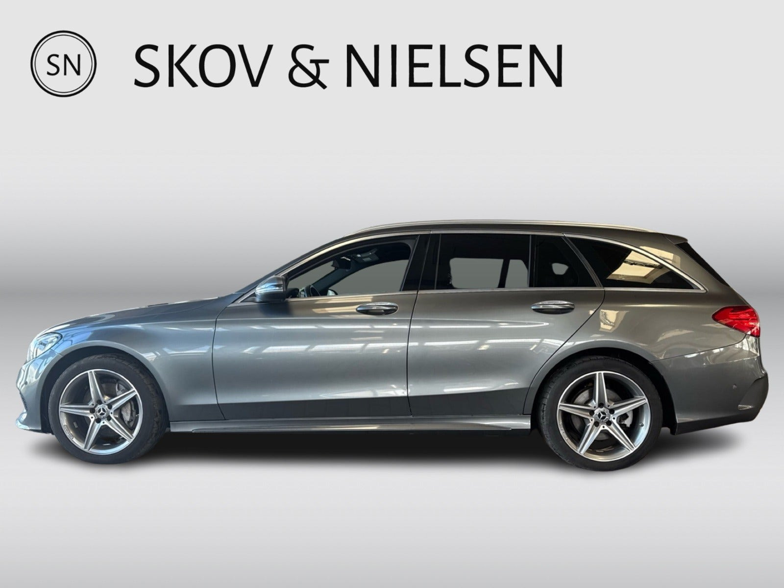 Grå Mercedes C200 fra 2016