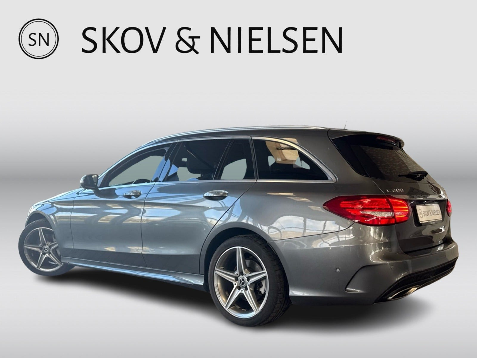 Grå Mercedes C200 fra 2016