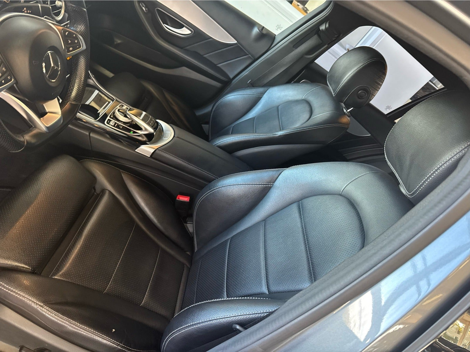 Grå Mercedes C200 fra 2016