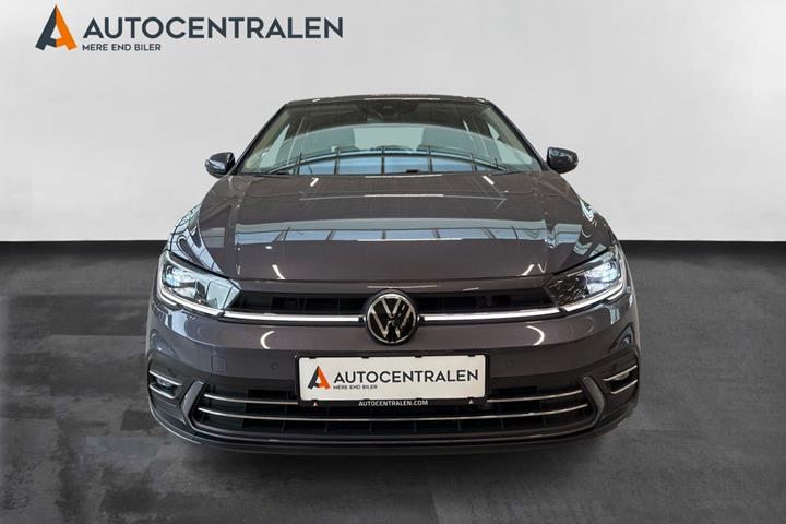 Grå VW Polo fra 2022