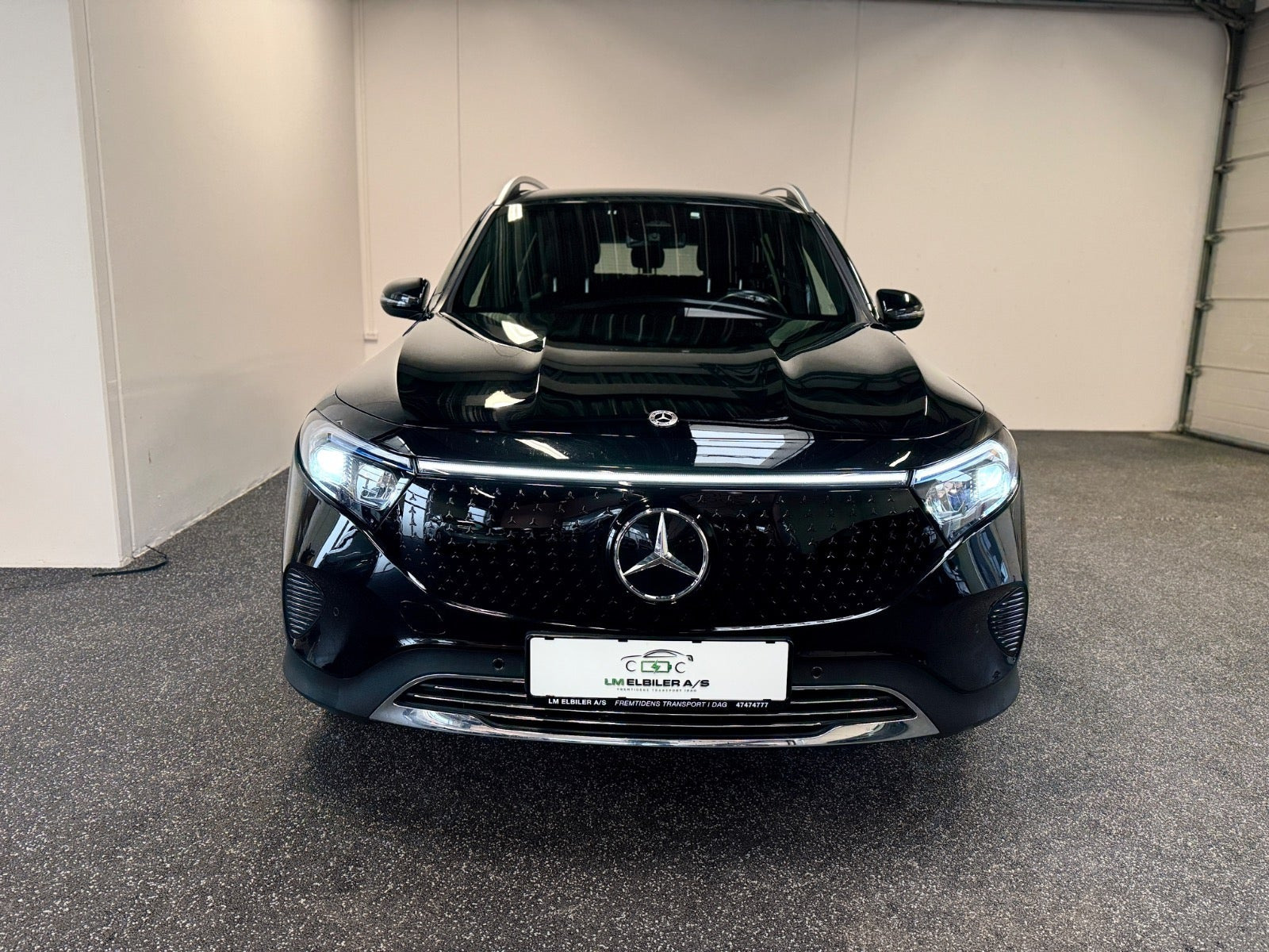 Sort Mercedes EQB250+ fra 2024