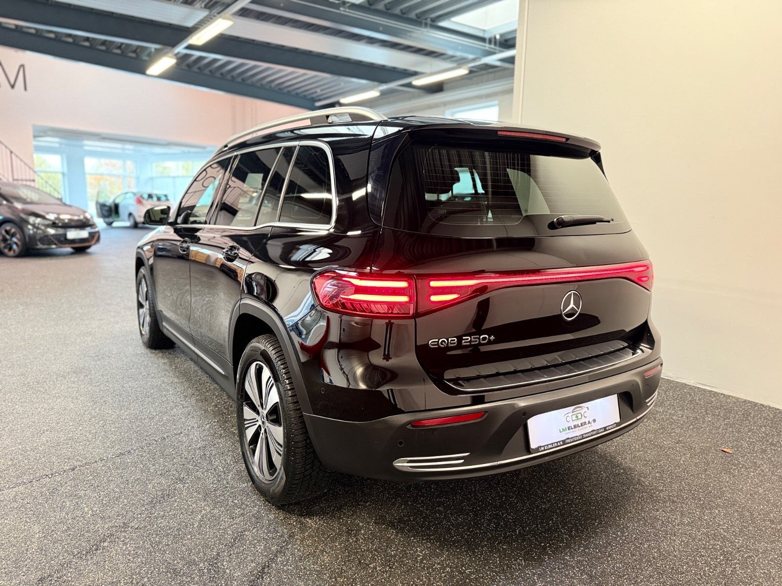 Sort Mercedes EQB250+ fra 2024