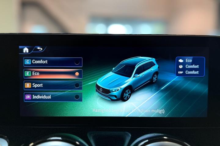 Sort Mercedes EQB250+ fra 2024