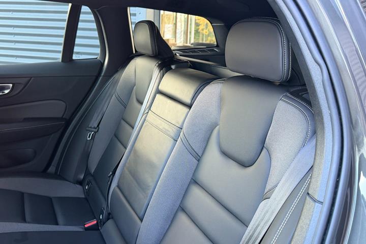 Brun Volvo V60 fra 2021