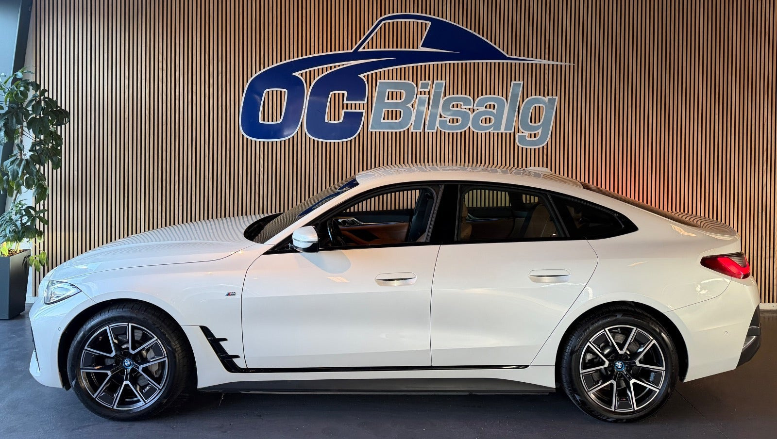 Hvid BMW i4 fra 2024
