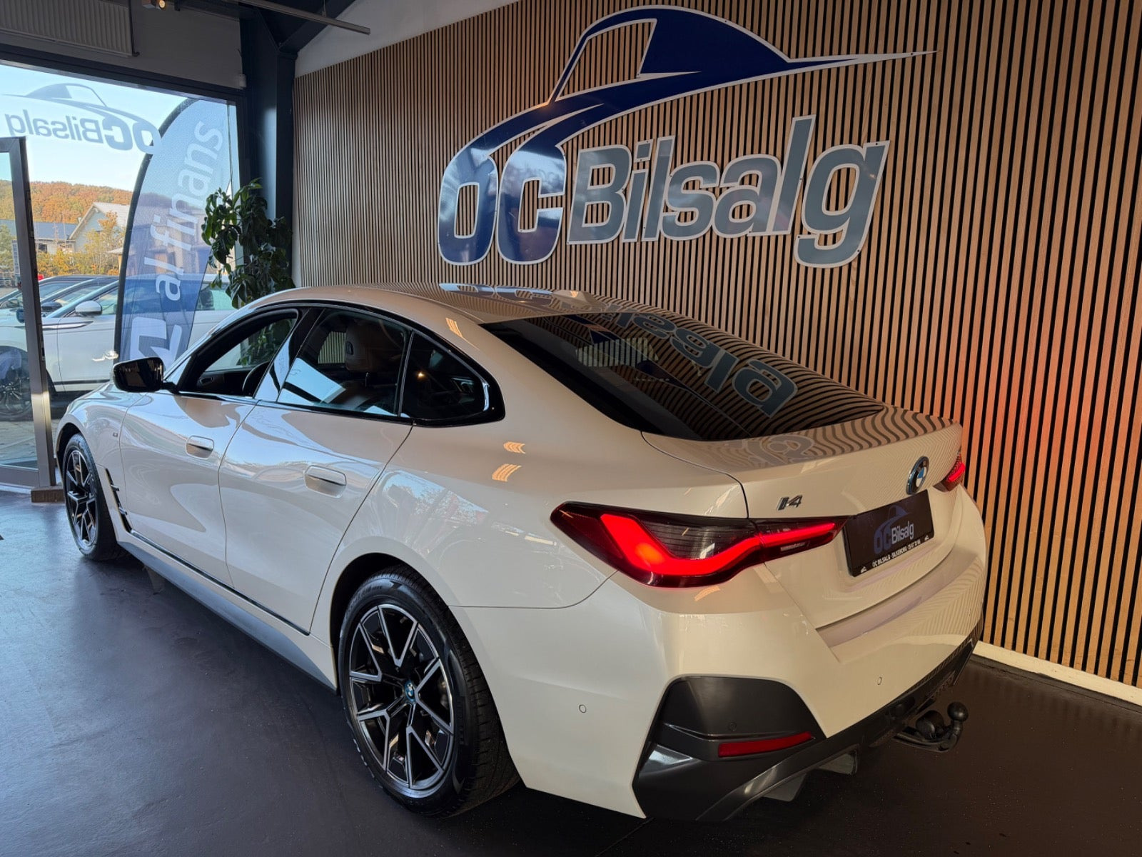 Hvid BMW i4 fra 2024
