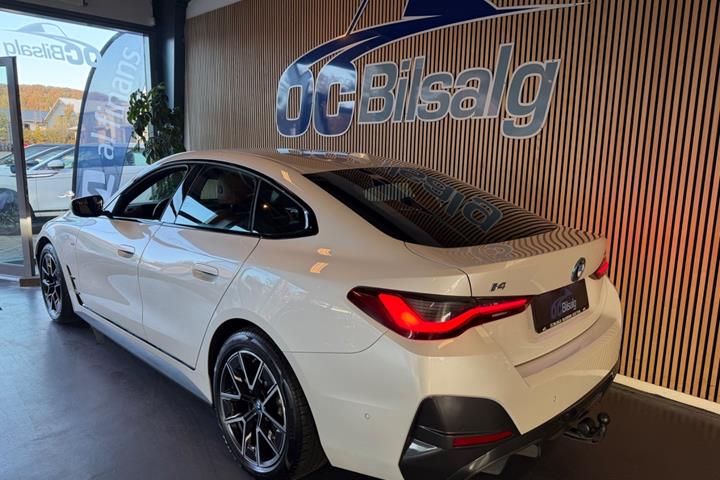 Hvid BMW i4 fra 2024