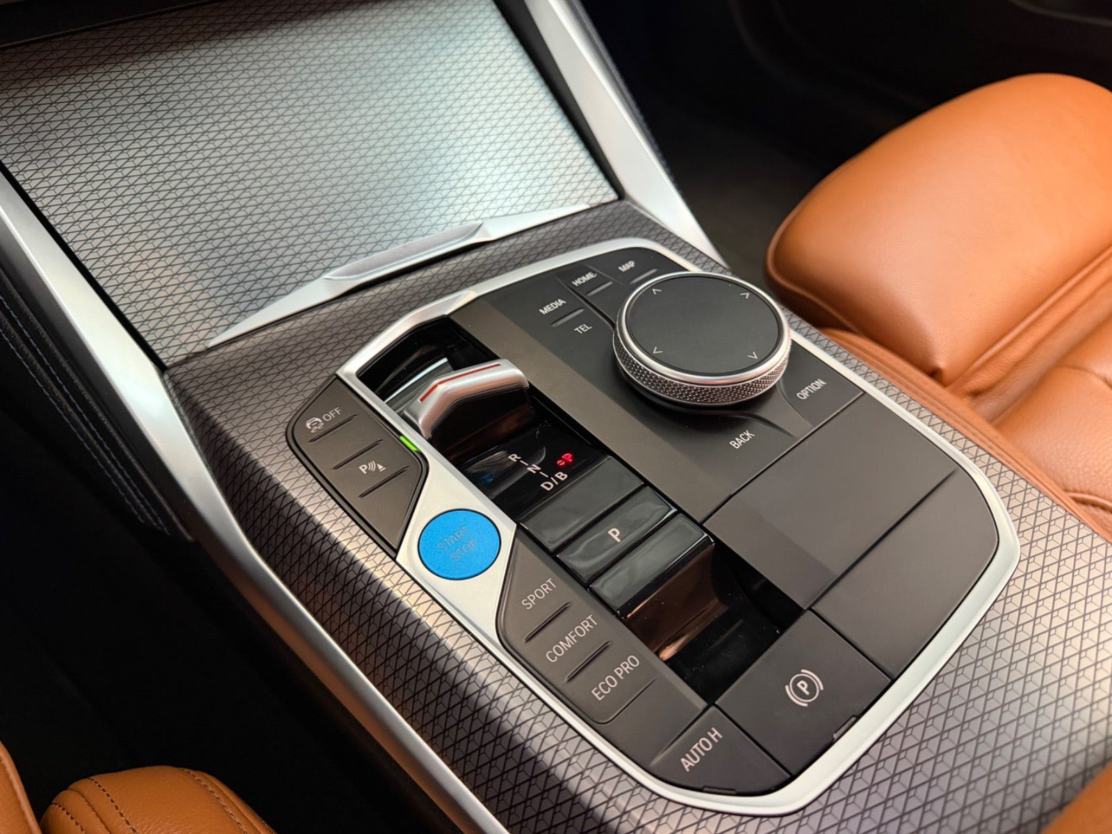 Hvid BMW i4 fra 2024