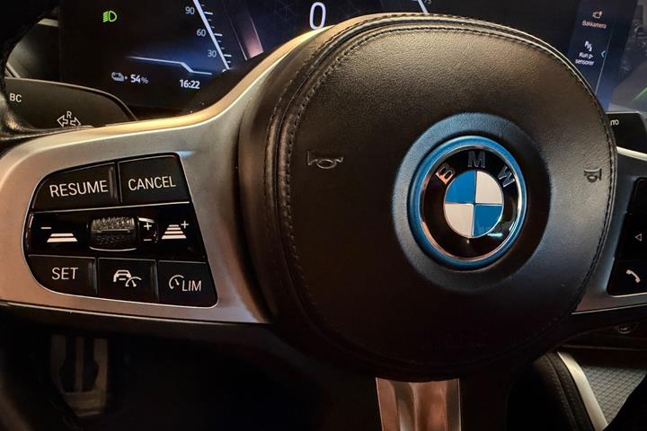 Hvid BMW i4 fra 2024