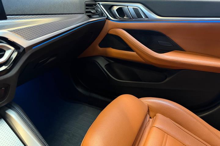 Hvid BMW i4 fra 2024