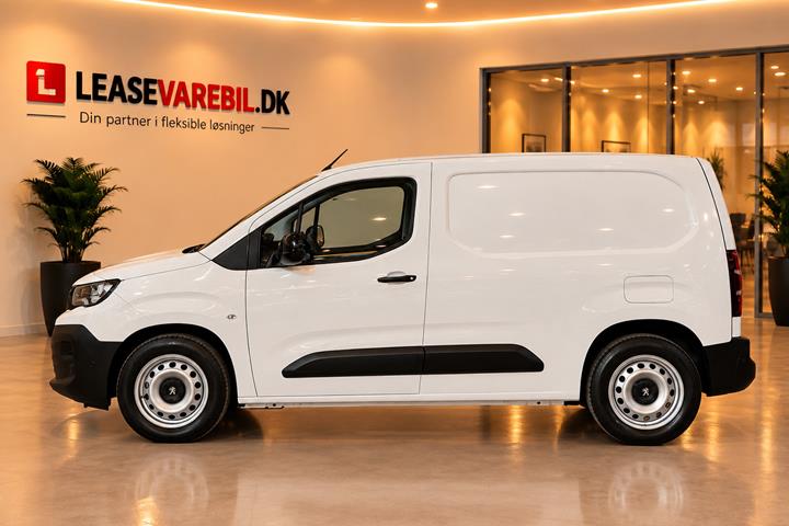 Hvid Peugeot e-Partner fra 2026