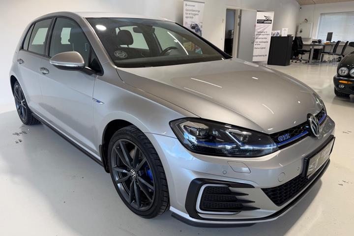 Sølv VW Golf VII fra 2020