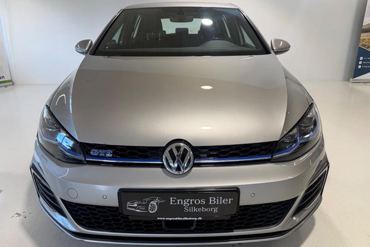 Sølv VW Golf VII fra 2020