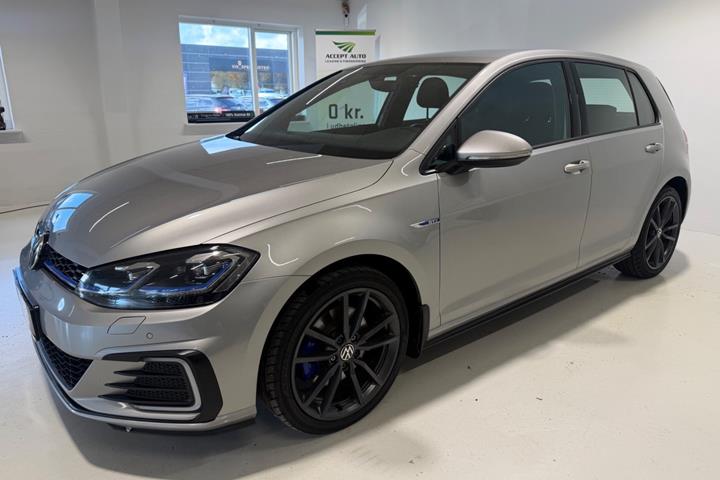 Sølv VW Golf VII fra 2020