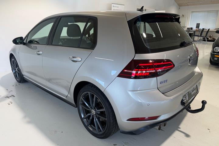 Sølv VW Golf VII fra 2020