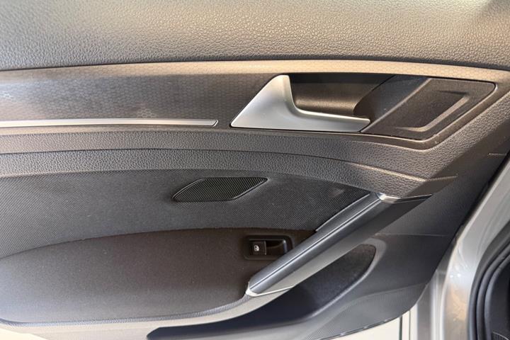 Sølv VW Golf VII fra 2020