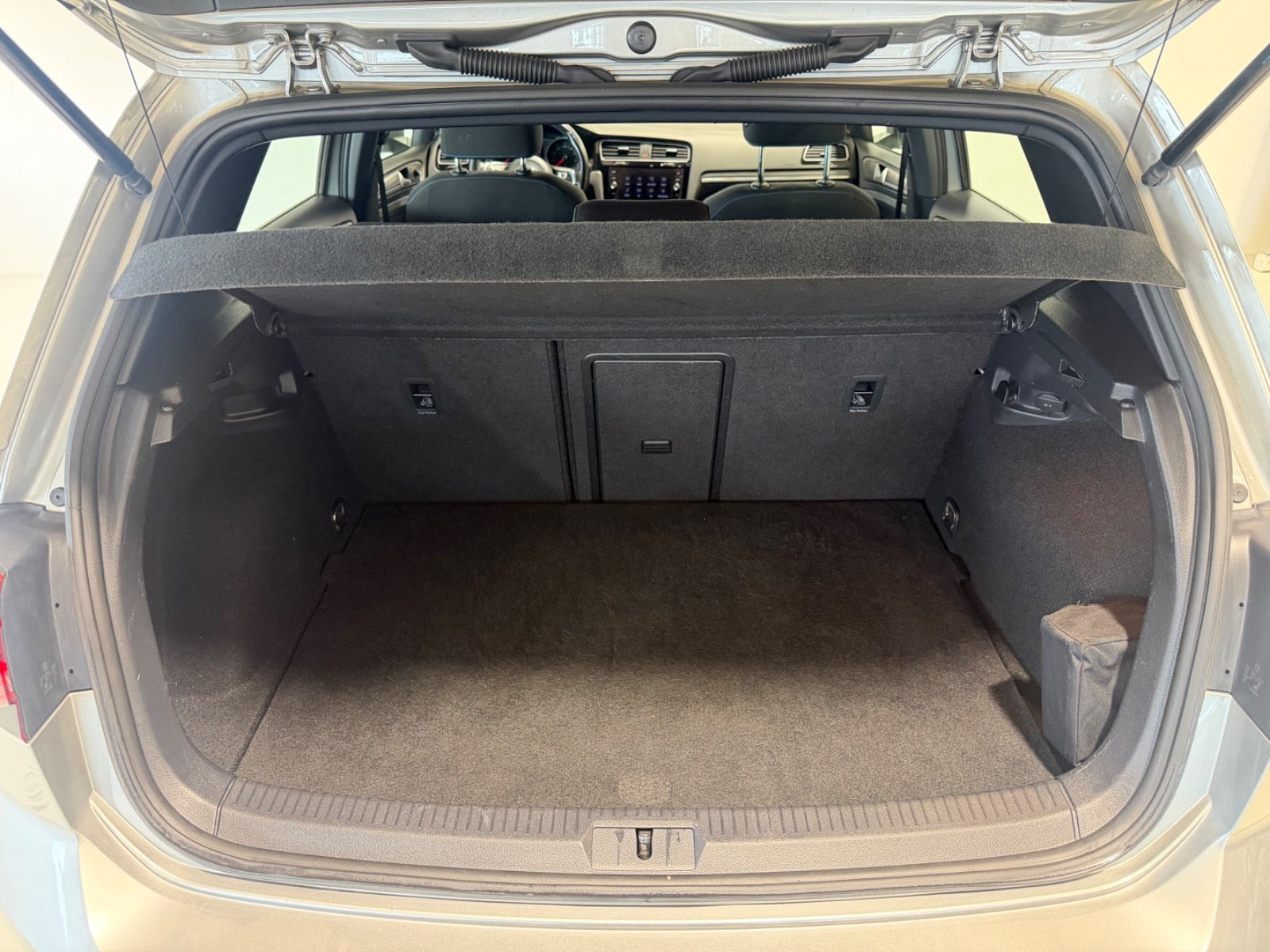 Sølv VW Golf VII fra 2020