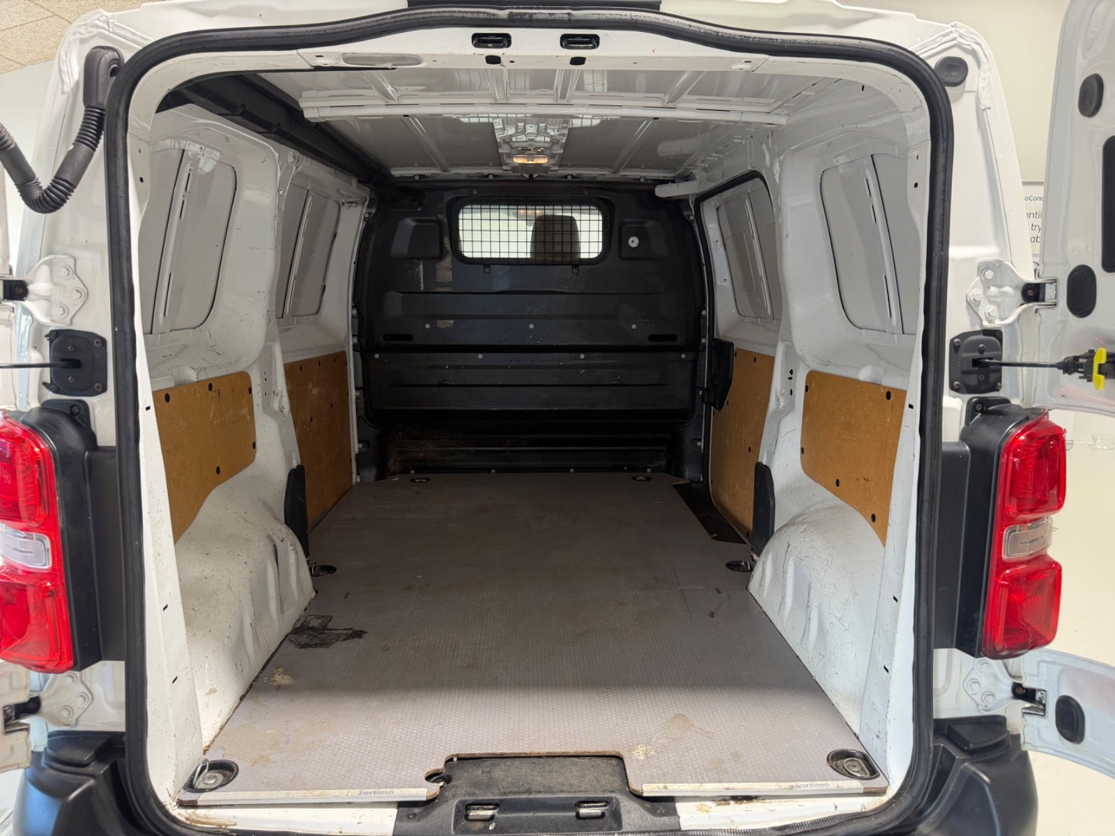 Hvid Peugeot Expert fra 2016