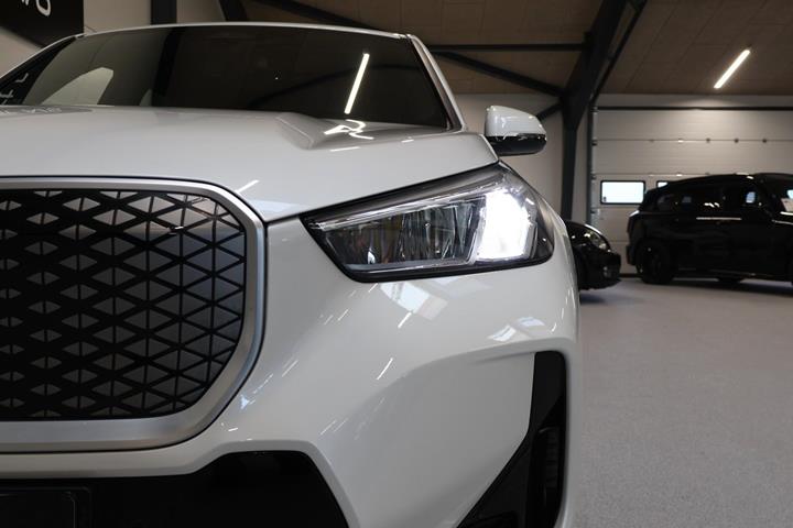 Hvid BMW iX1 fra 2024