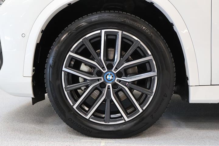 Hvid BMW iX1 fra 2024