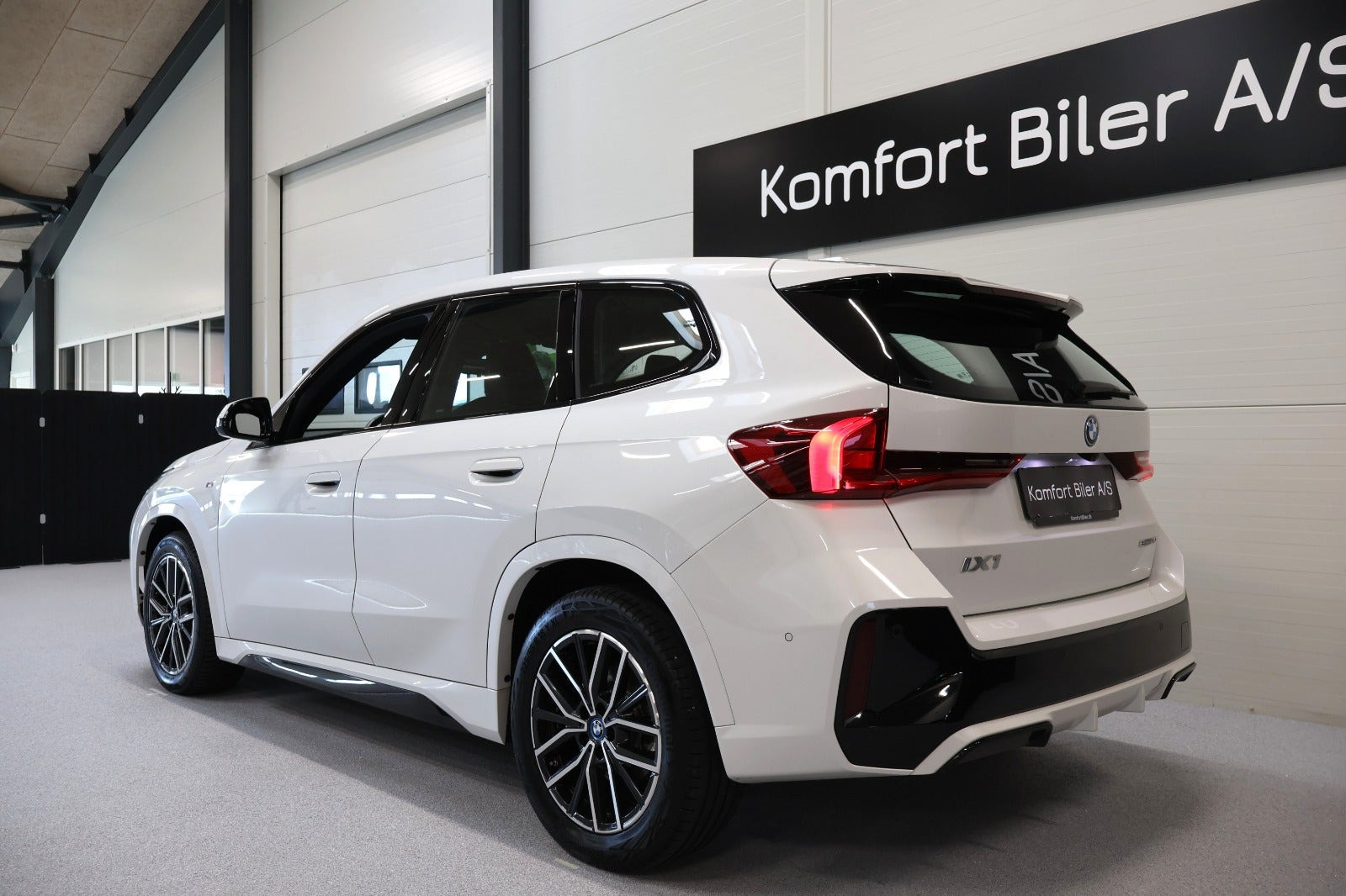 Hvid BMW iX1 fra 2024