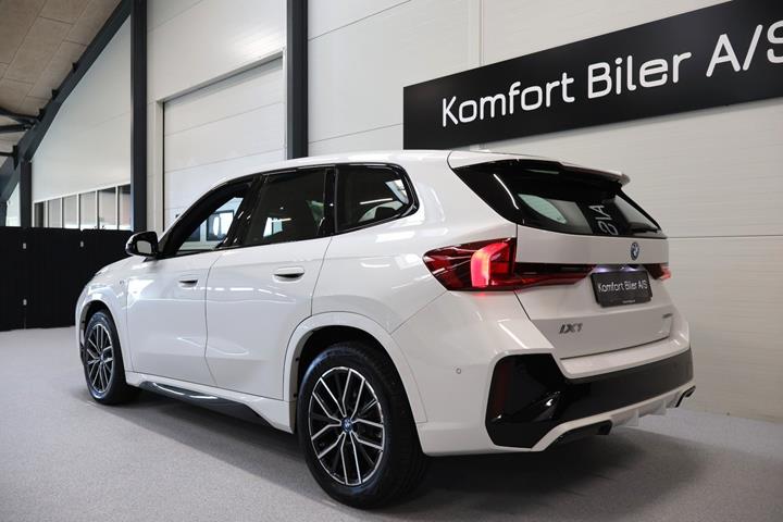 Hvid BMW iX1 fra 2024