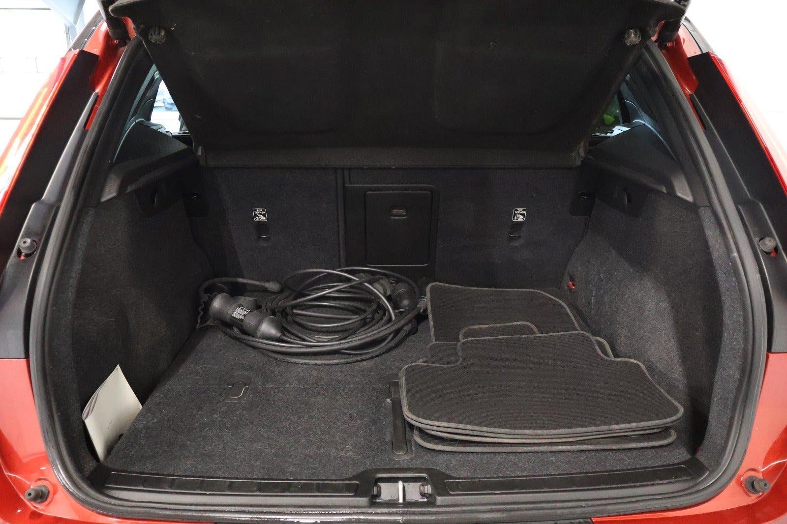 Rød Volvo XC40 fra 2021