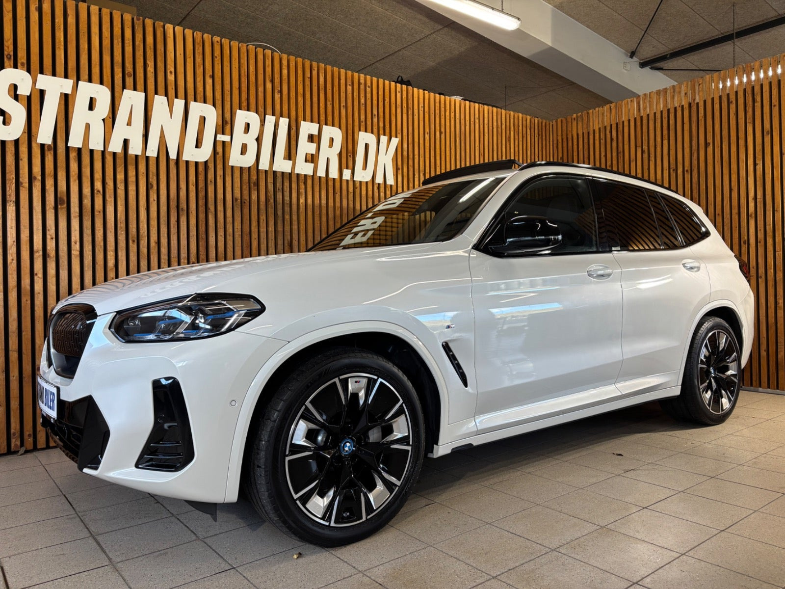 Hvid BMW iX3 fra 2023