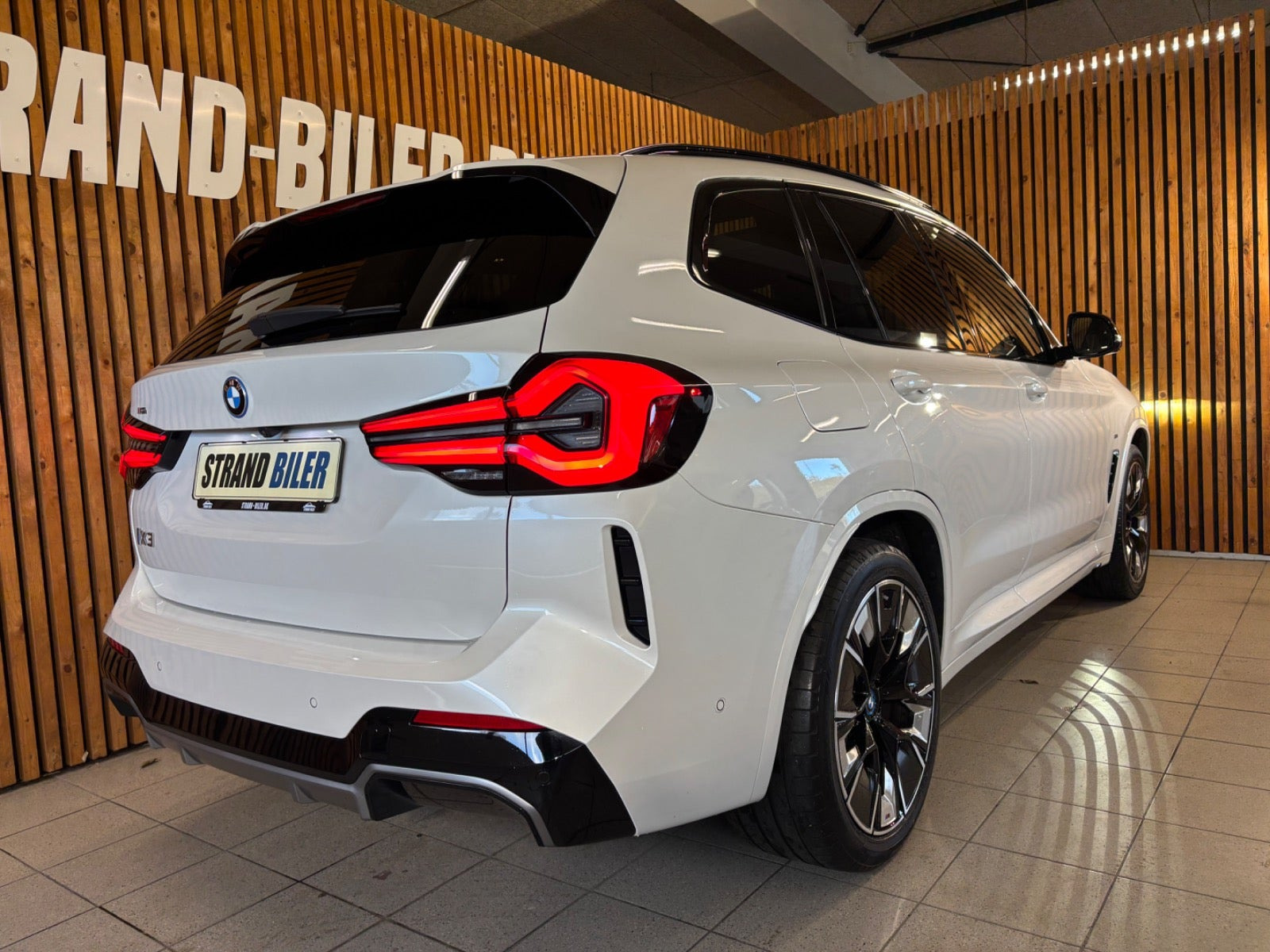 Hvid BMW iX3 fra 2023