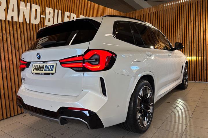 Hvid BMW iX3 fra 2023
