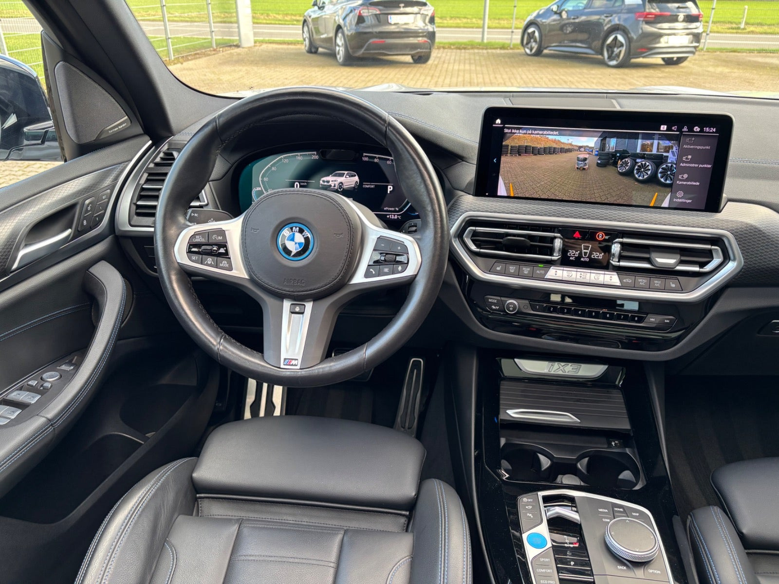 Hvid BMW iX3 fra 2023