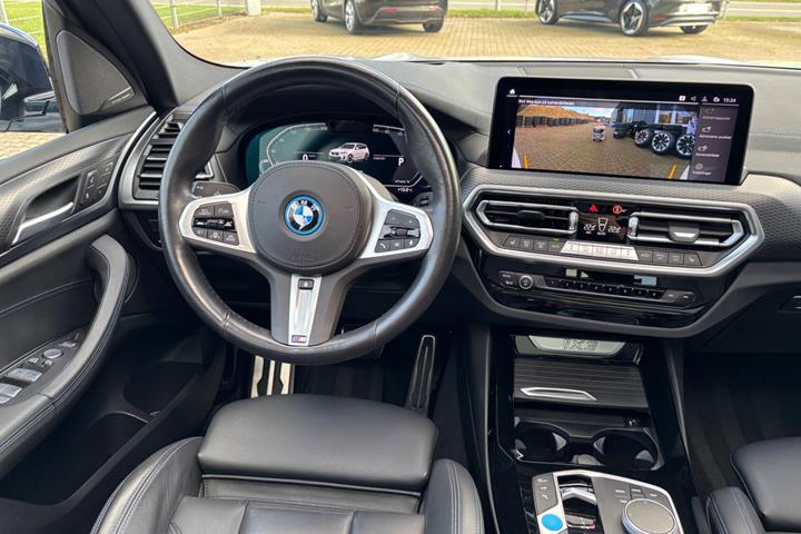 Hvid BMW iX3 fra 2023