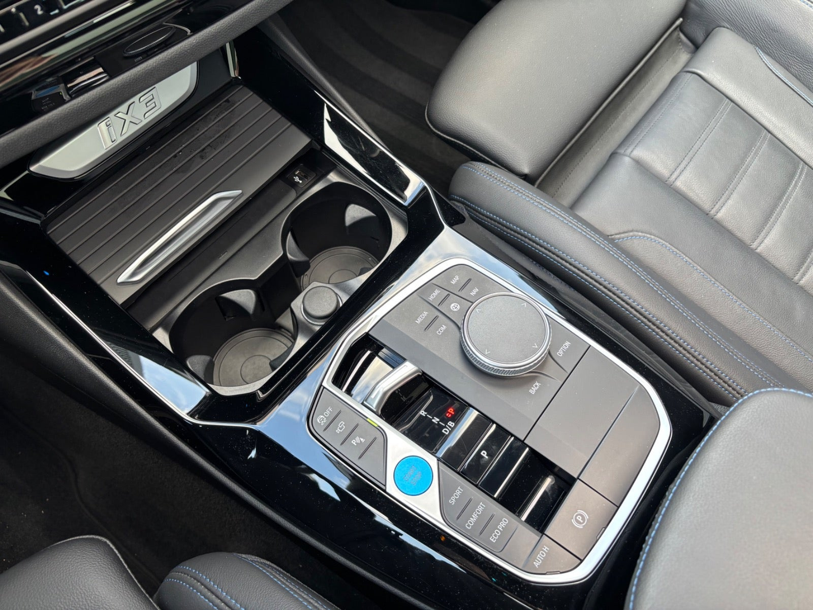 Hvid BMW iX3 fra 2023