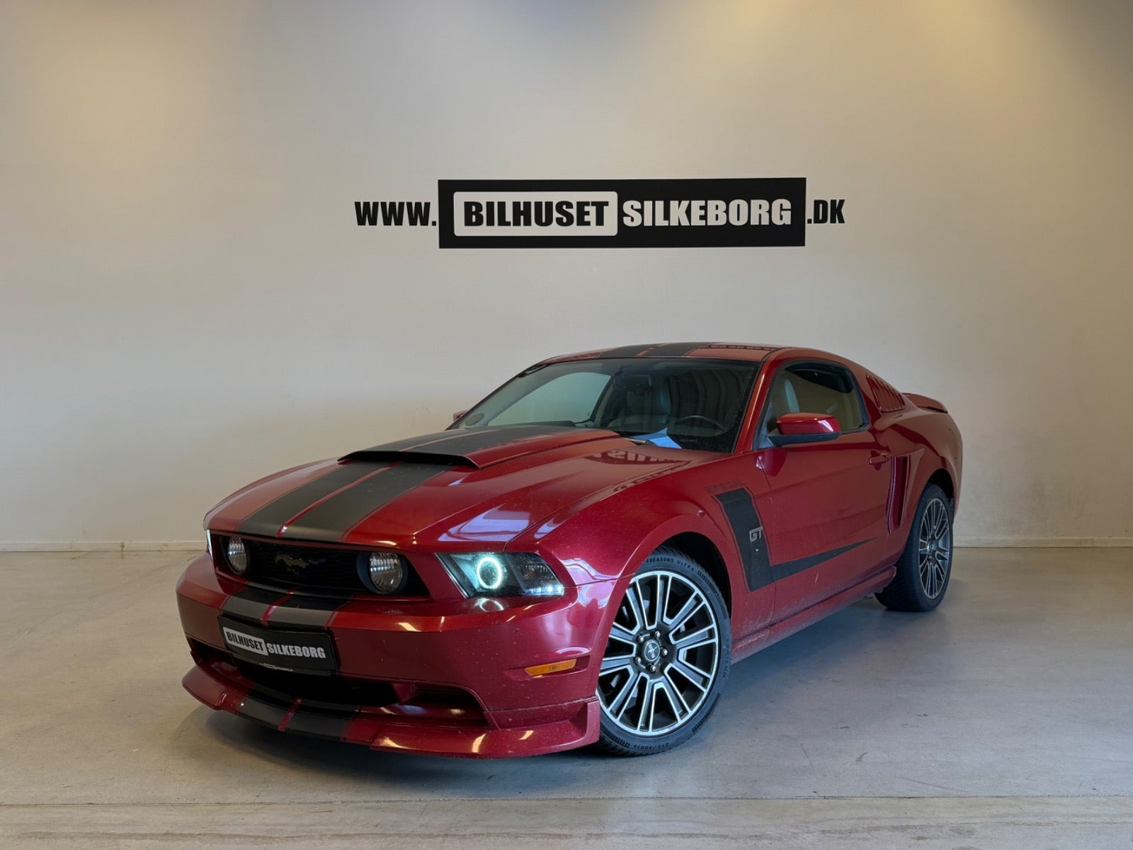 Hvid Ford Mustang fra 2010