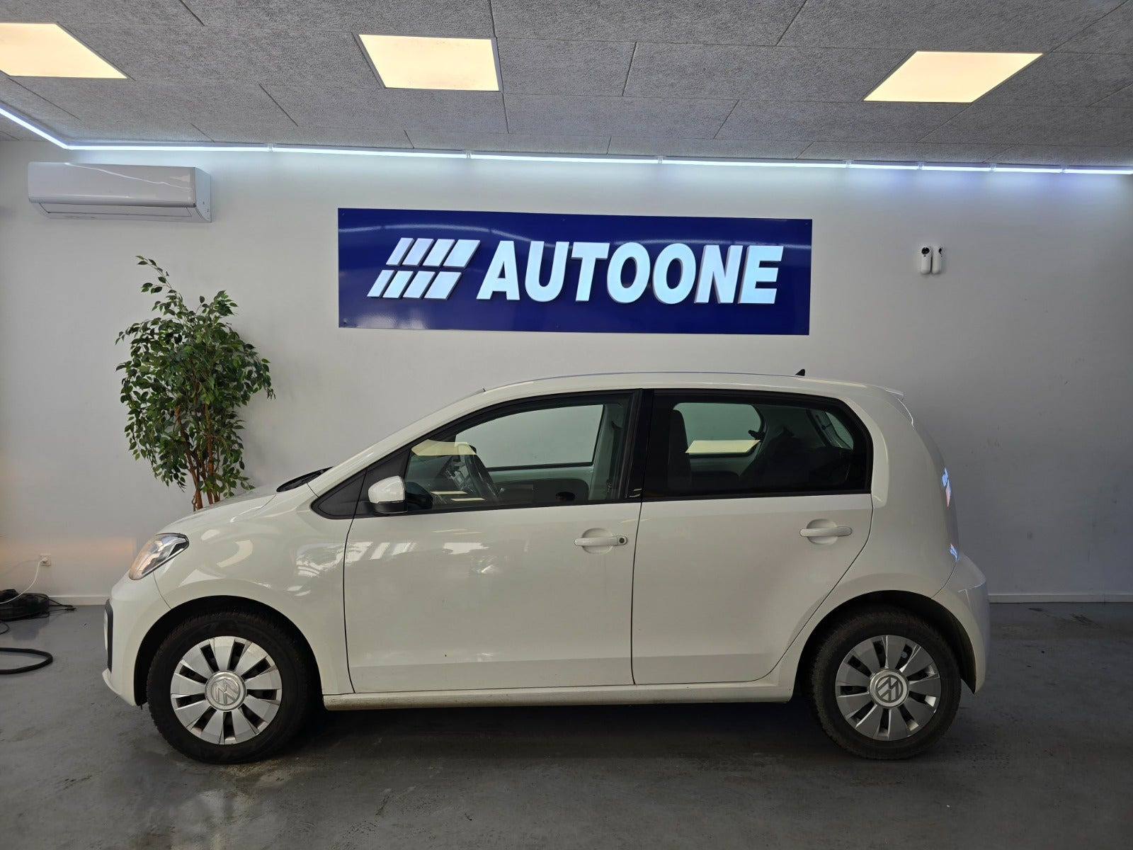Hvid VW UP! fra 2018