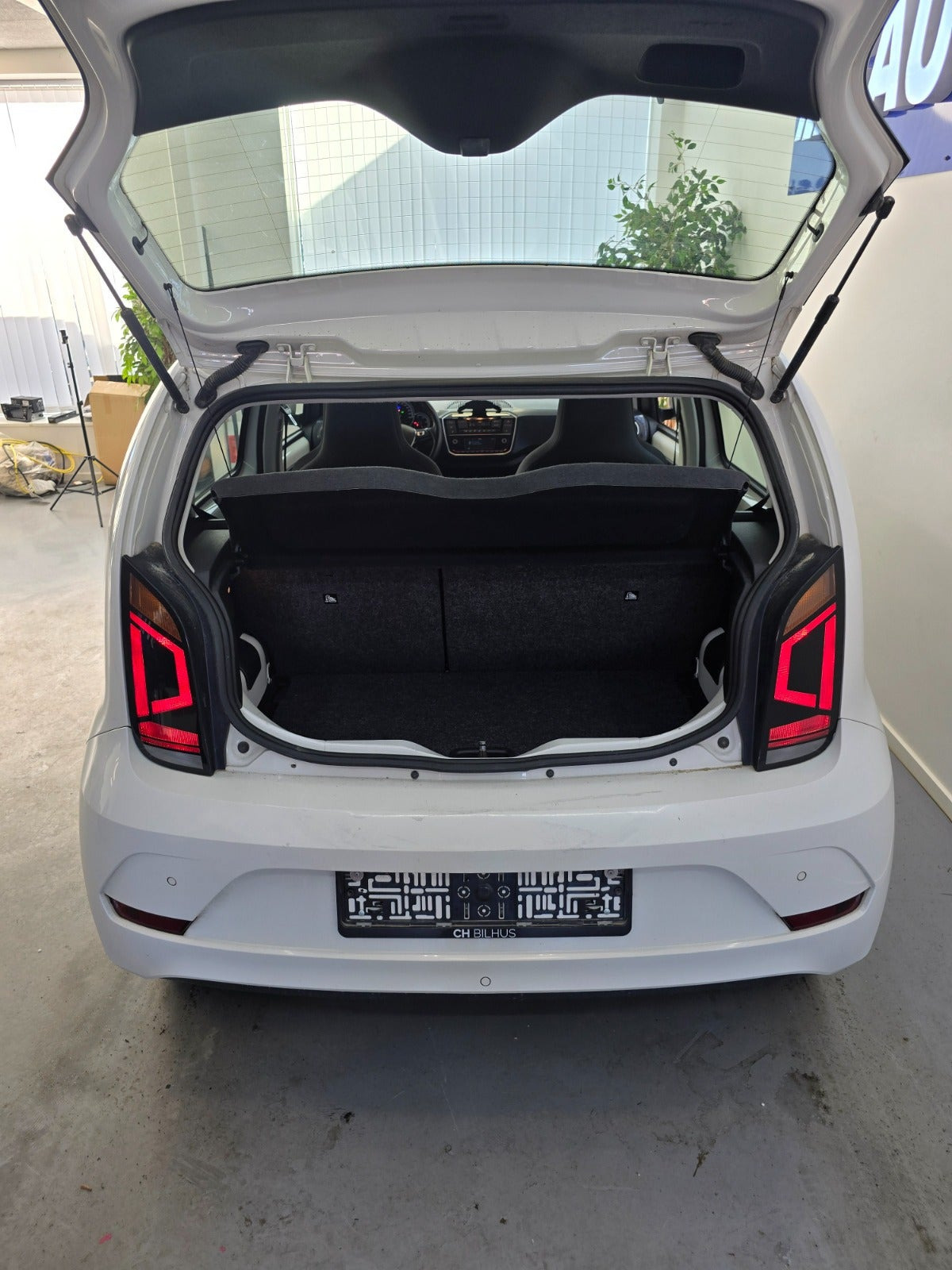 Hvid VW UP! fra 2018