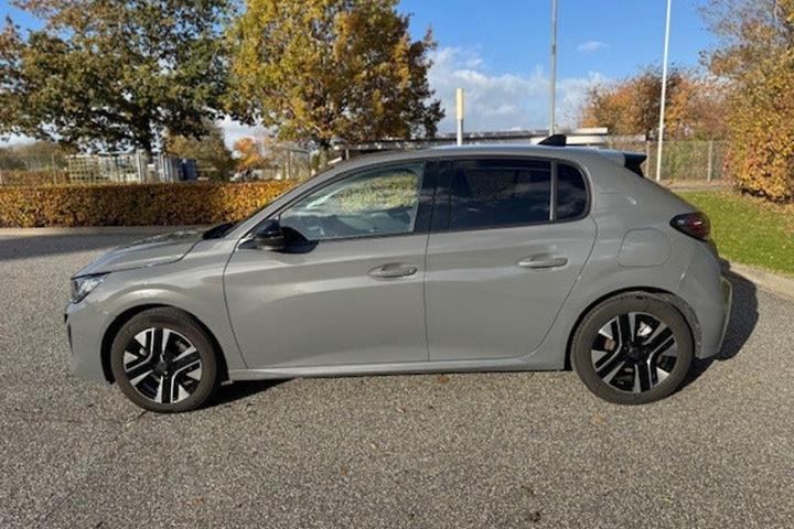 Grå Peugeot 208 fra 2024