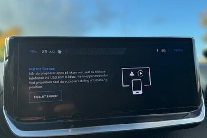 Grå Peugeot 208 fra 2024