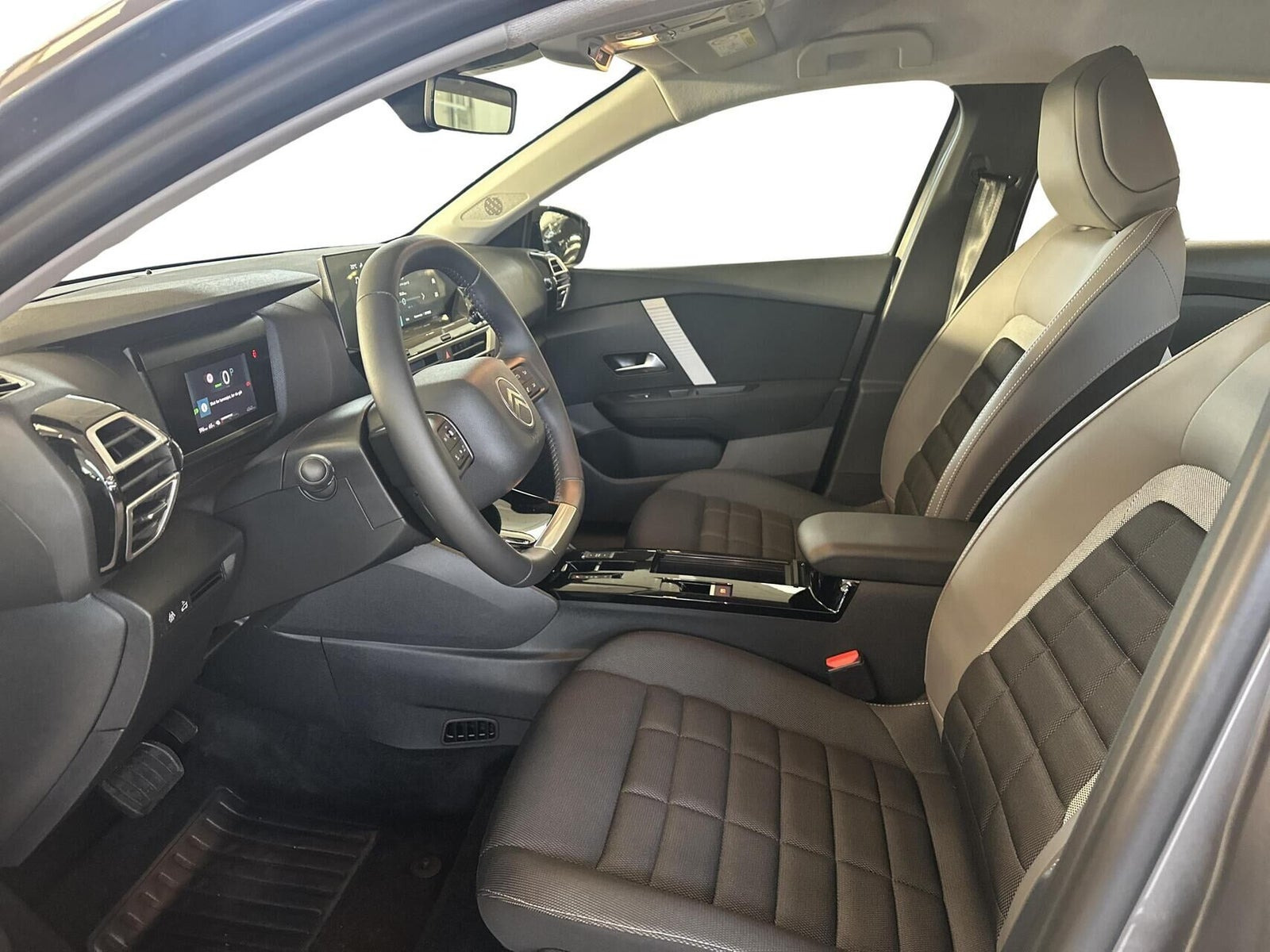 Grå Citroën ë-C4 X fra 2025