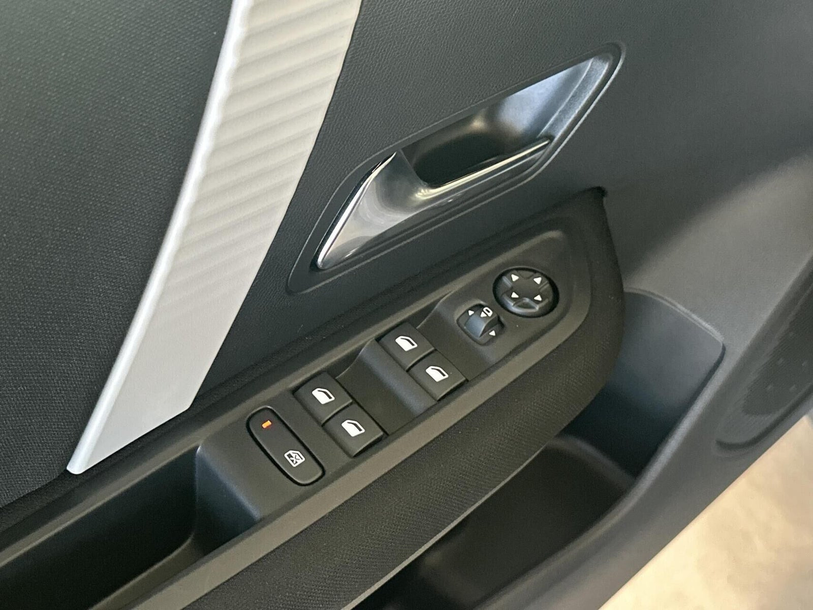 Grå Citroën ë-C4 X fra 2025