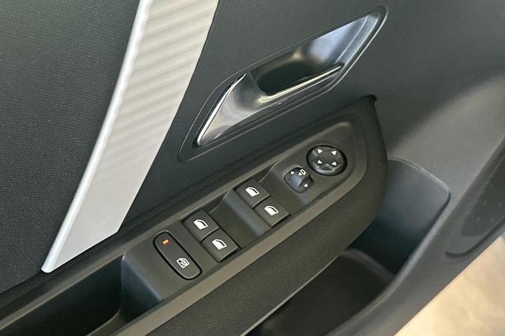 Grå Citroën ë-C4 X fra 2025
