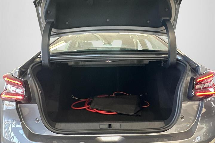 Grå Citroën ë-C4 X fra 2025