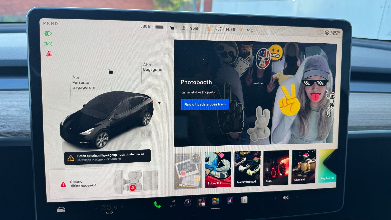 Sort Tesla Model Y fra 2024