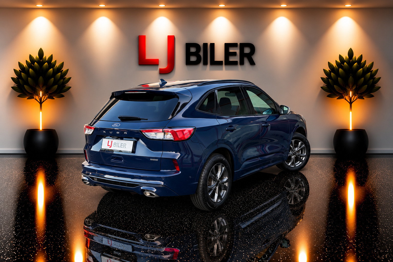 Blå Ford Kuga fra 2023