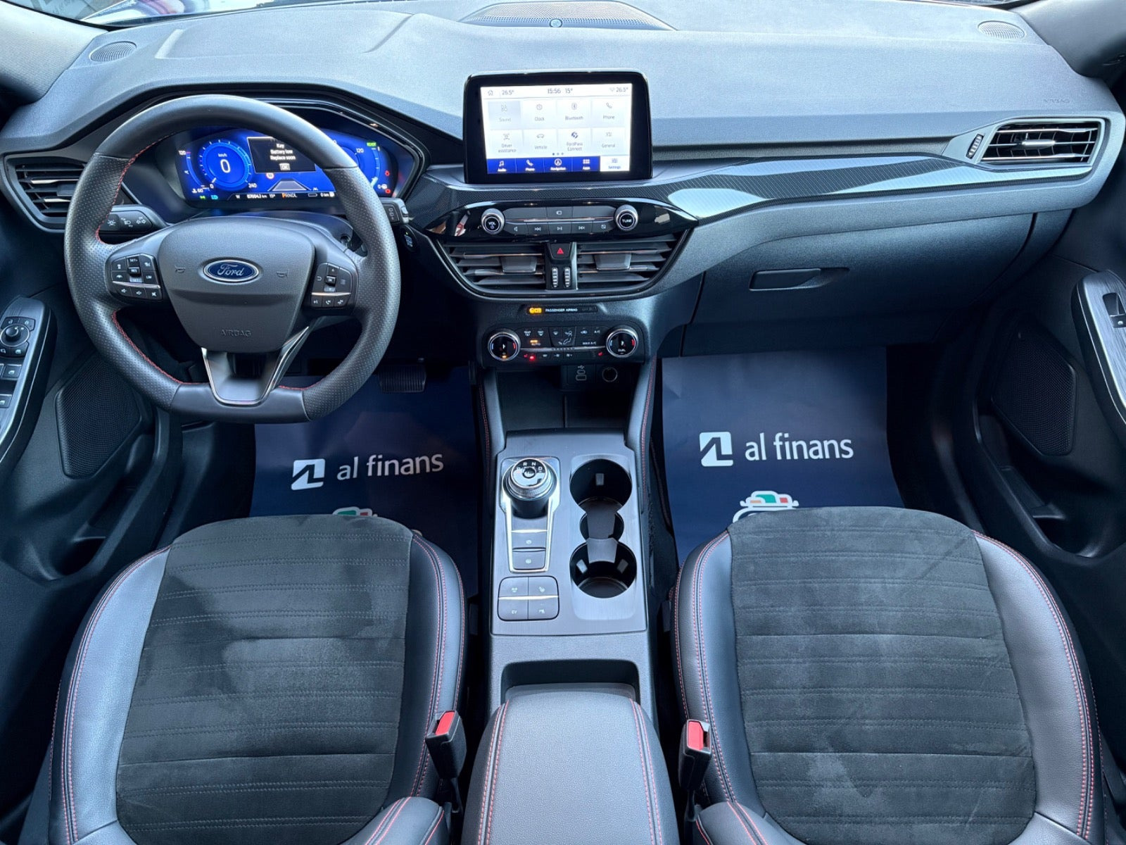 Blå Ford Kuga fra 2023