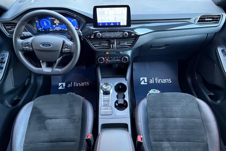 Blå Ford Kuga fra 2023