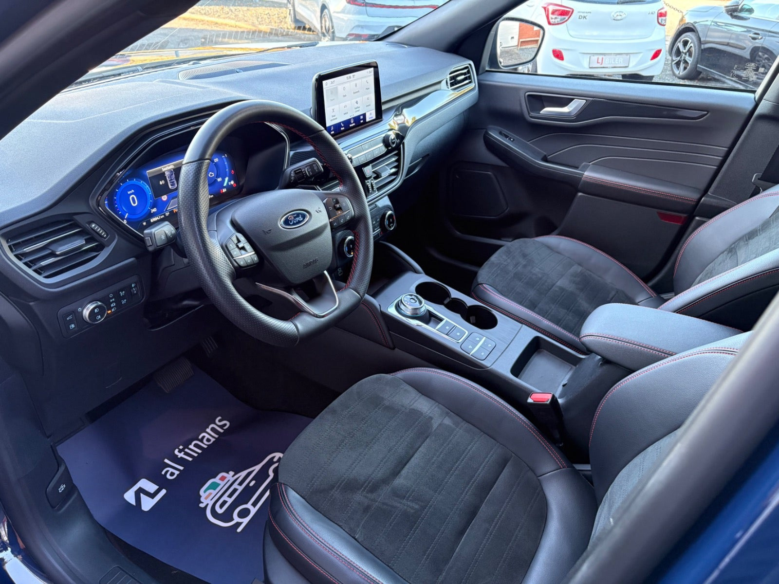 Blå Ford Kuga fra 2023
