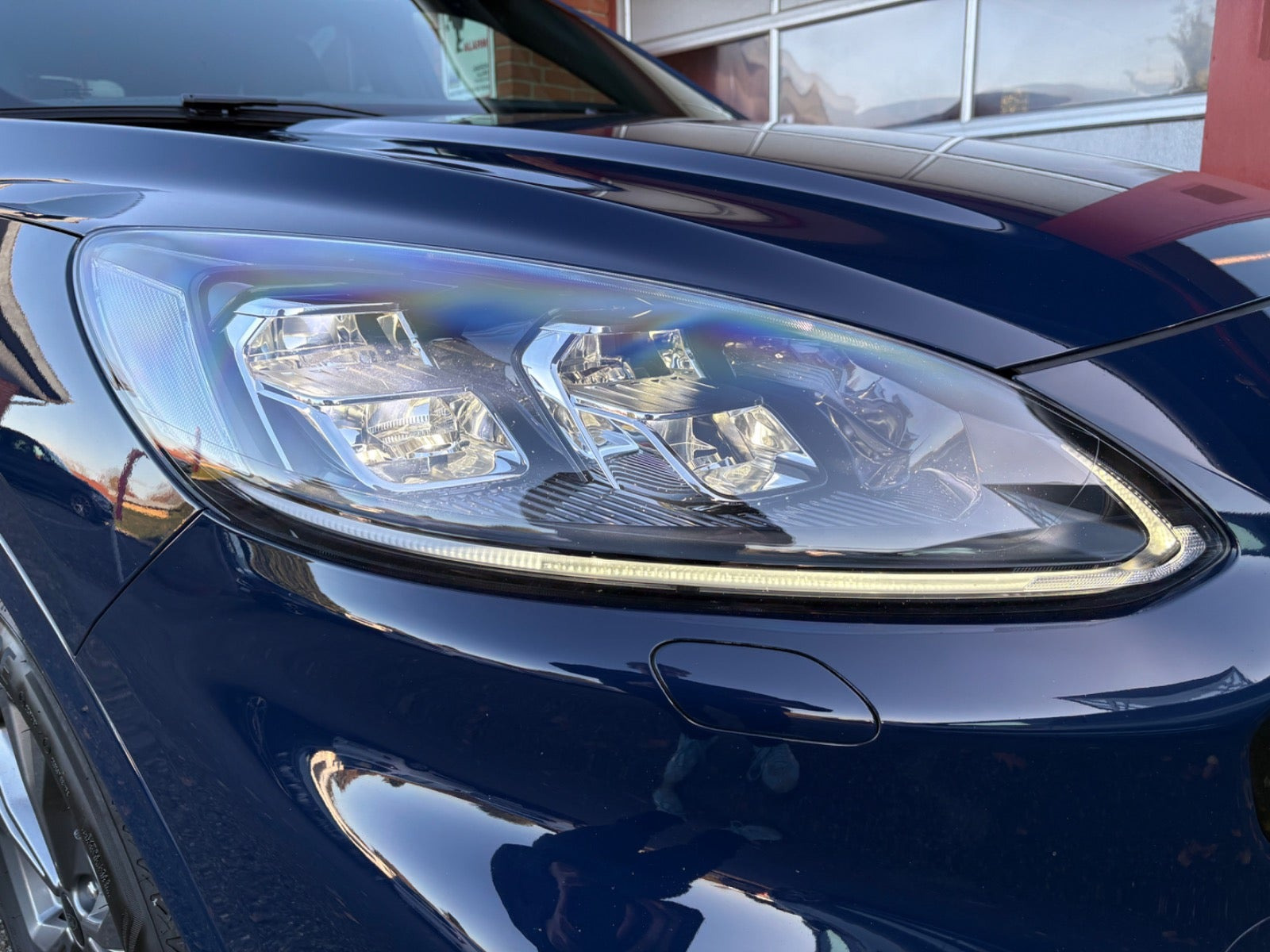 Blå Ford Kuga fra 2023