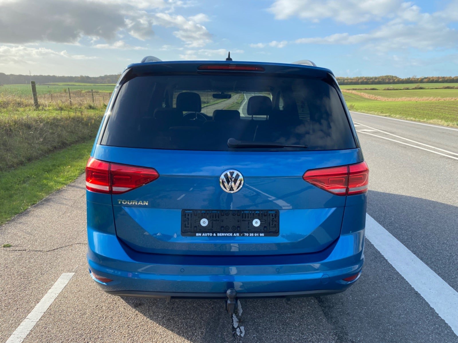 Blå VW Touran fra 2021