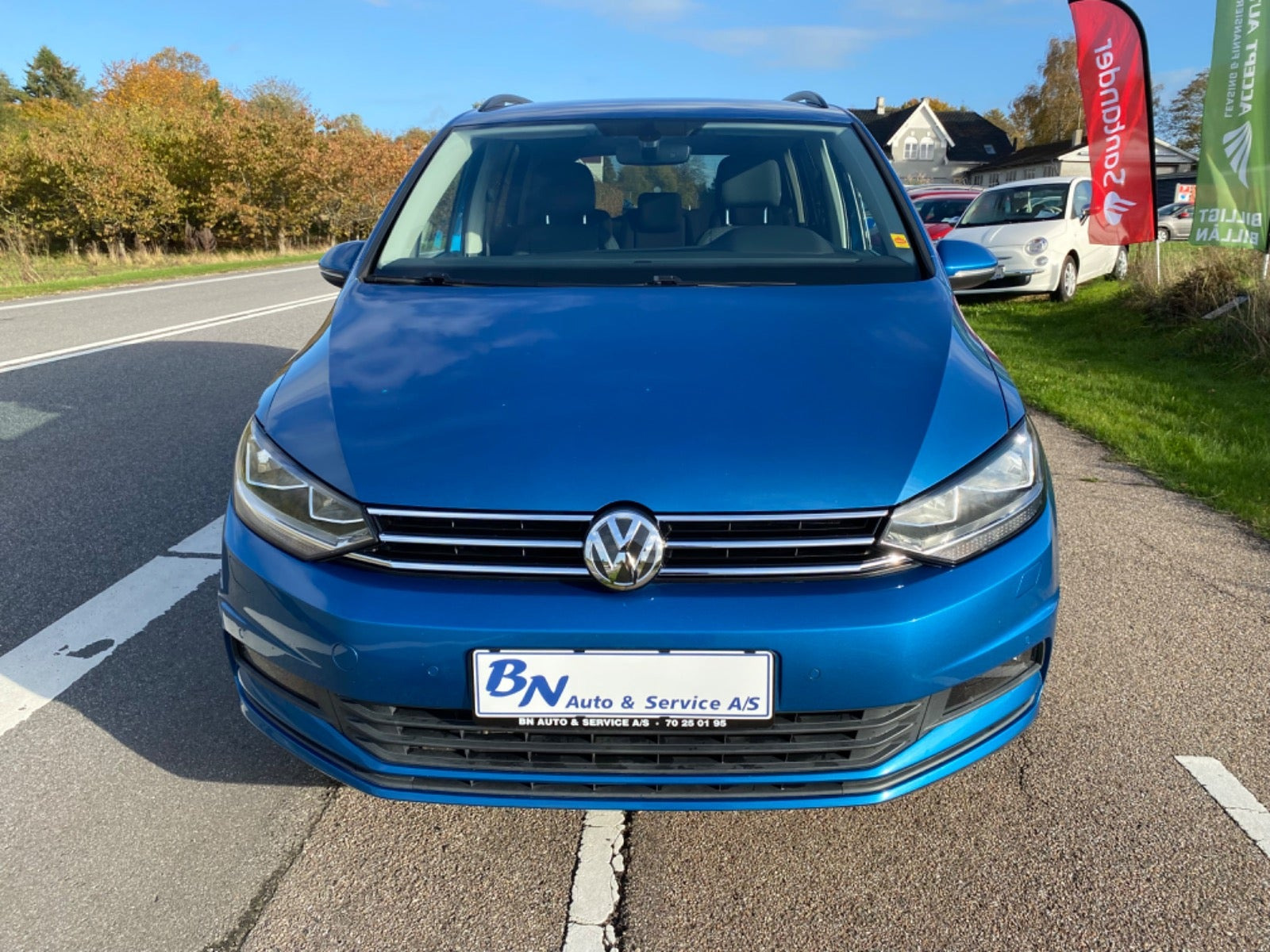 Blå VW Touran fra 2021